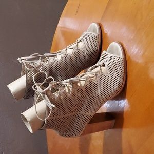 FRYE Gabby Ghille Peep Toe Lace Up Heel Sandals. Size 8.5